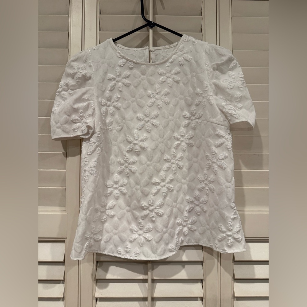 SHEIN White Floral Textured Casual Top Women’s Size Medium